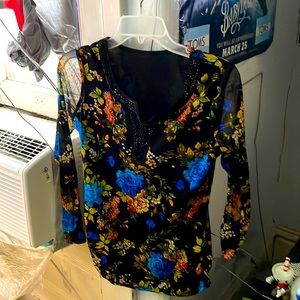 Mint Condition like new botega Blouse size small floral design with beads